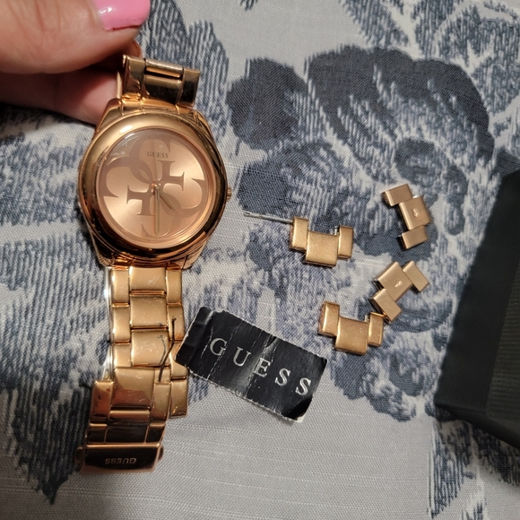 Gold Rose Guess Watch - Picture 4 of 4